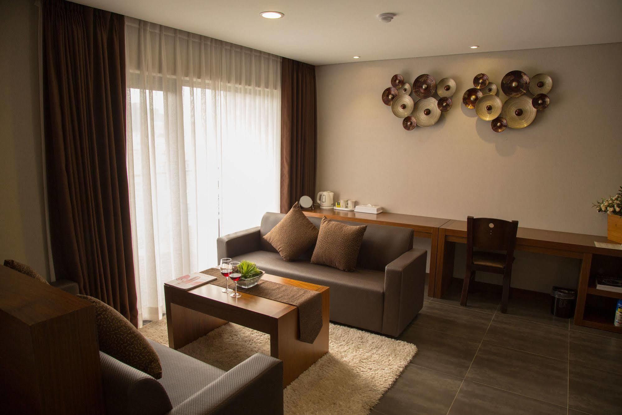 Reve Business Hotel Csedzsu Kültér fotó