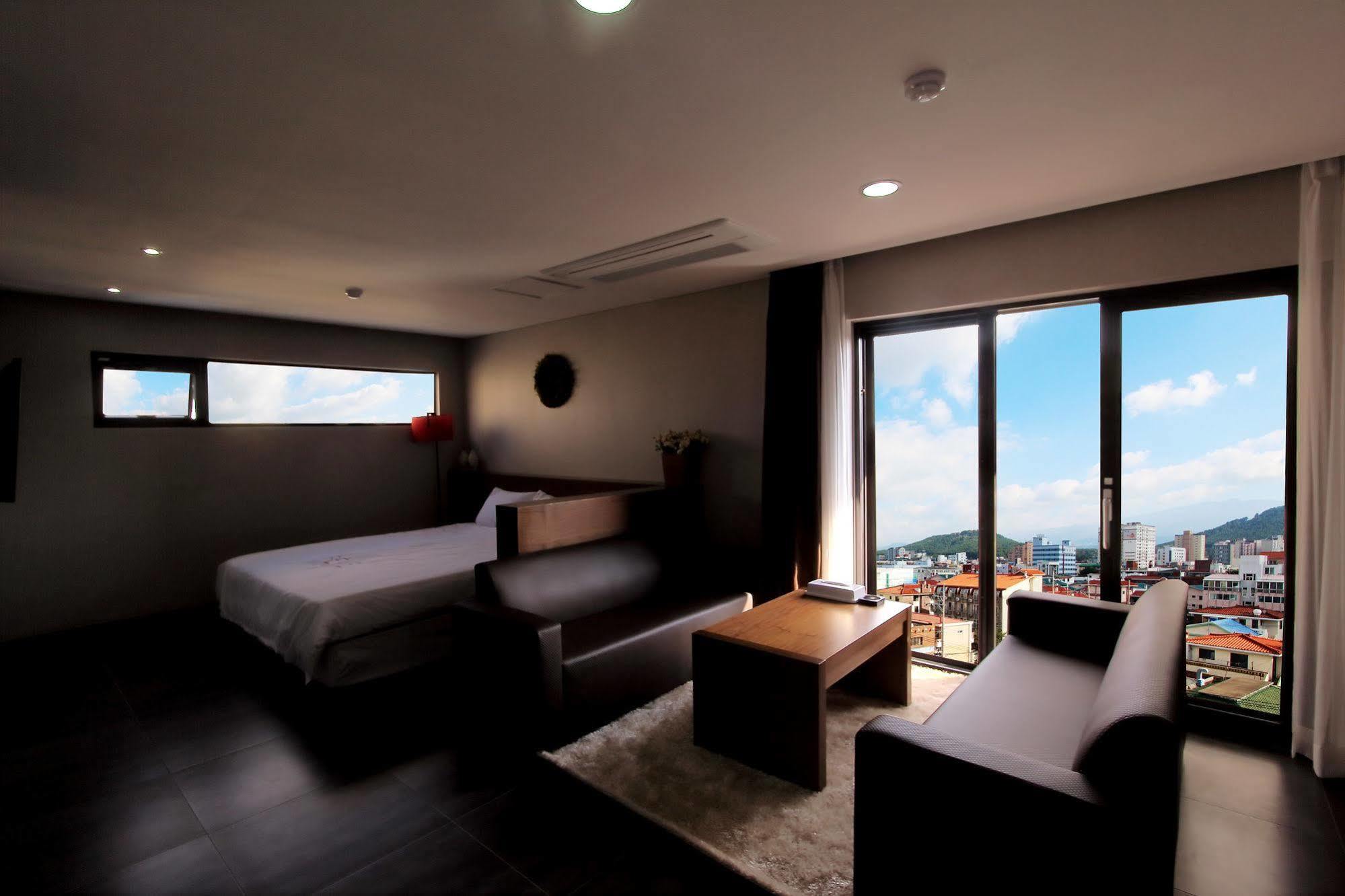 Reve Business Hotel Csedzsu Kültér fotó