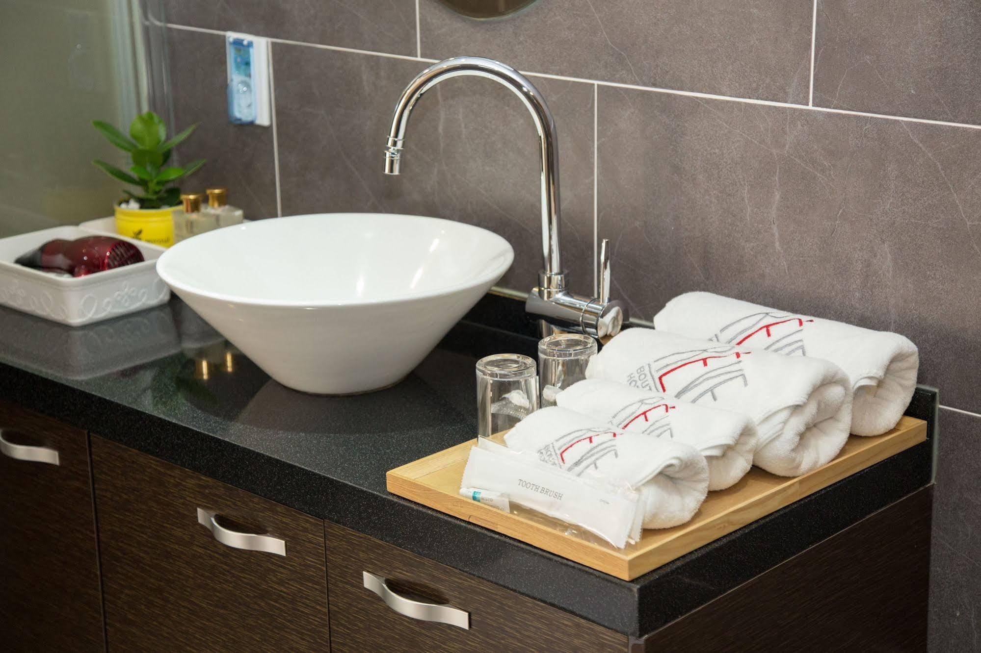 Reve Business Hotel Csedzsu Kültér fotó