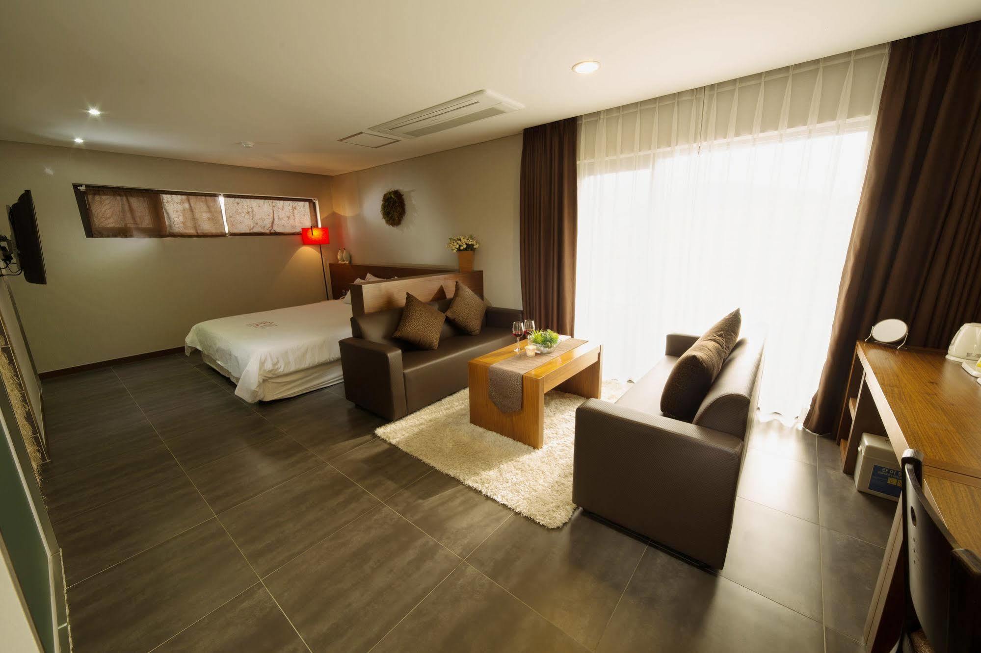 Reve Business Hotel Csedzsu Kültér fotó