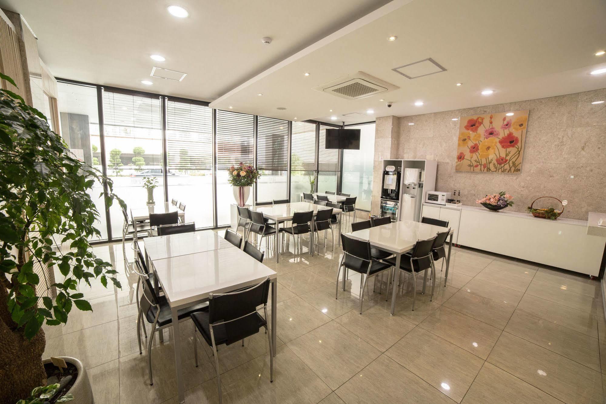 Reve Business Hotel Csedzsu Kültér fotó