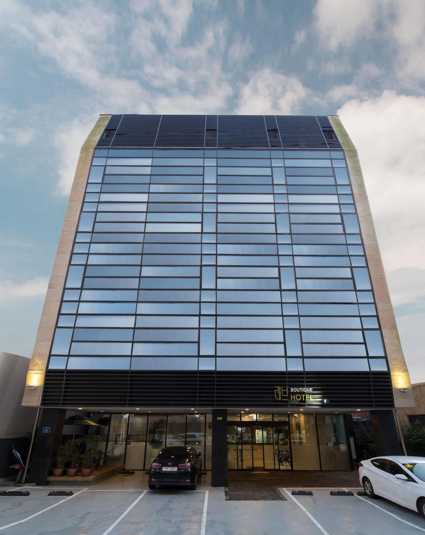 Reve Business Hotel Csedzsu Kültér fotó